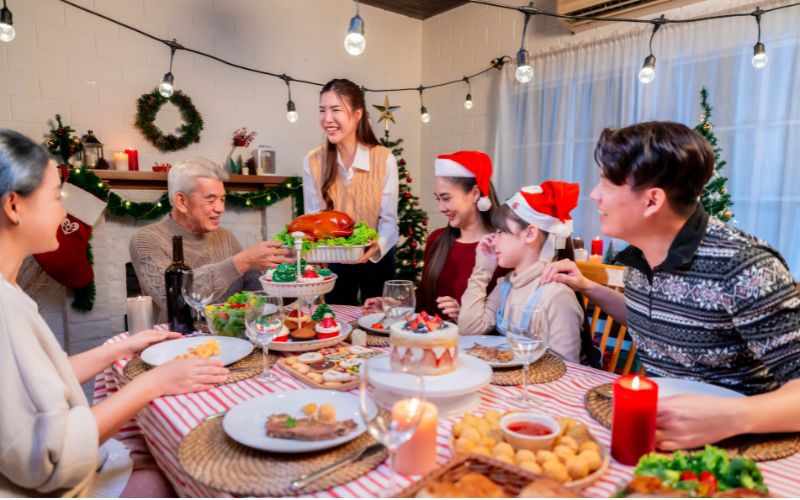 tạo ánh sáng cho không gian bàn tiệc giáng sinh noel