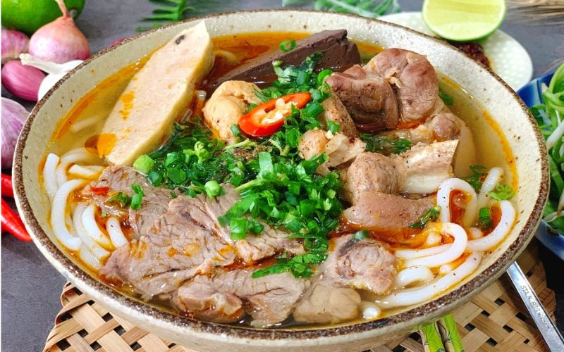 bún bò miền trung tết nguyên đán 2025